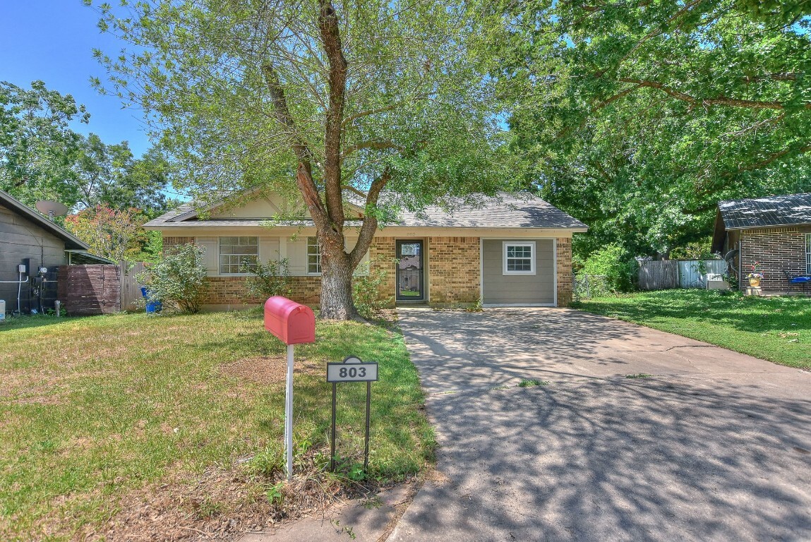 Property Photo: 803 Easy Day Cove TX 78745