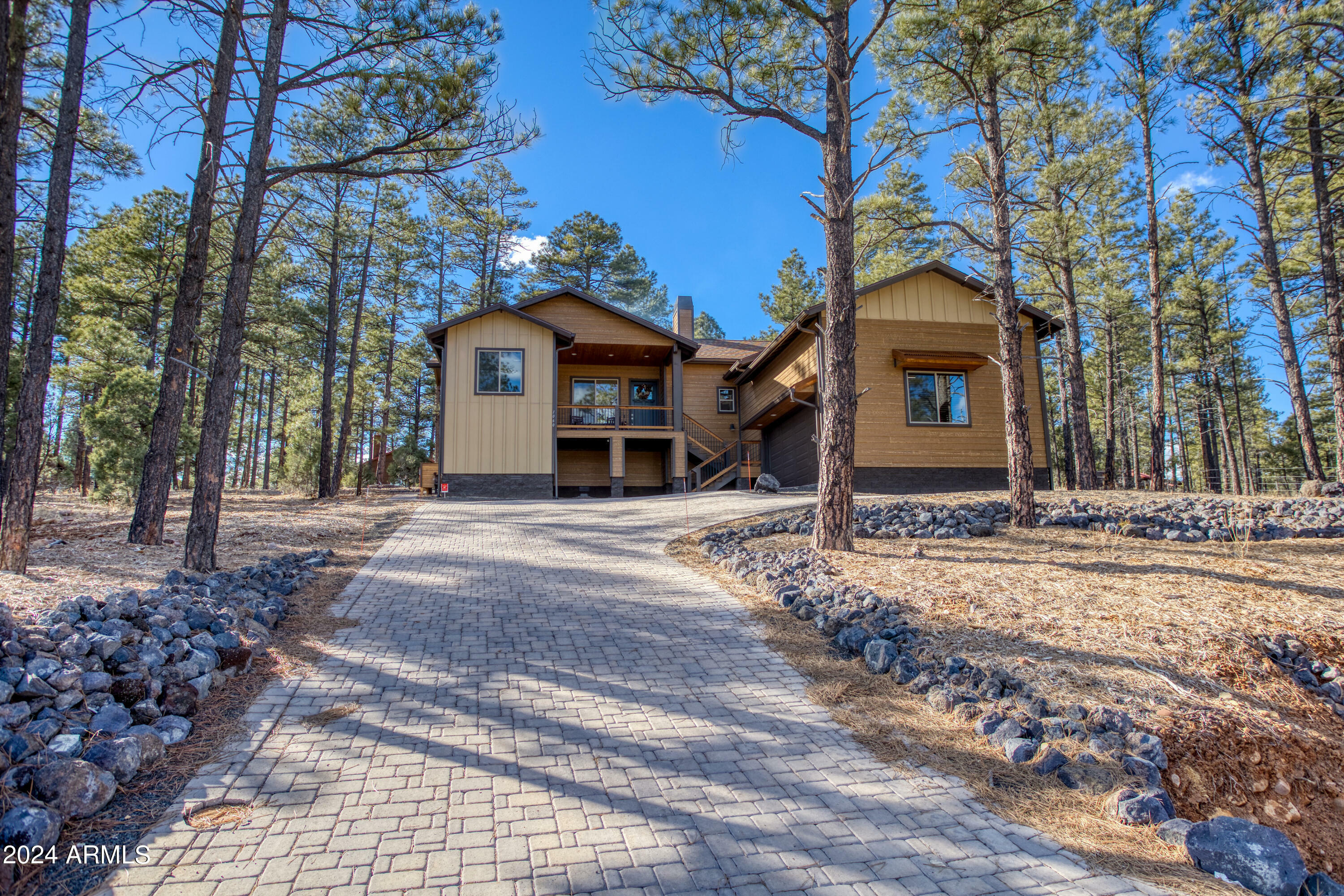 Property Photo: 1060 S Lakeside Trail AZ 85901