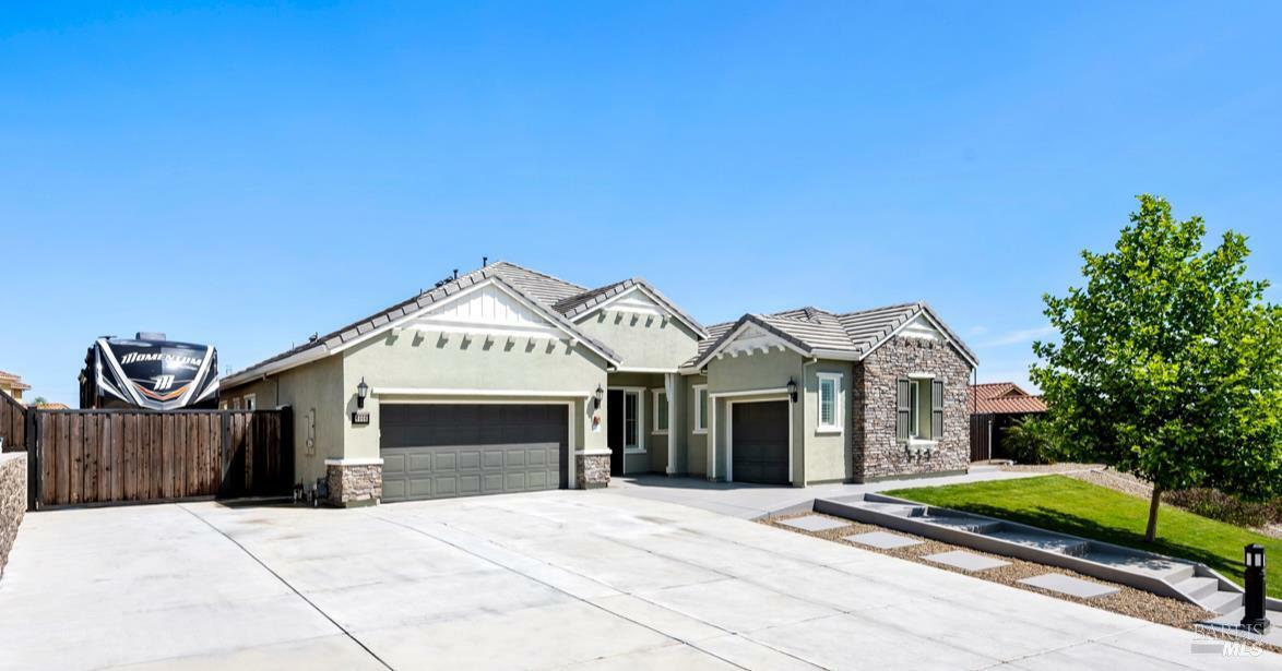 Property Photo: 6006 Peacock Court CA 95688