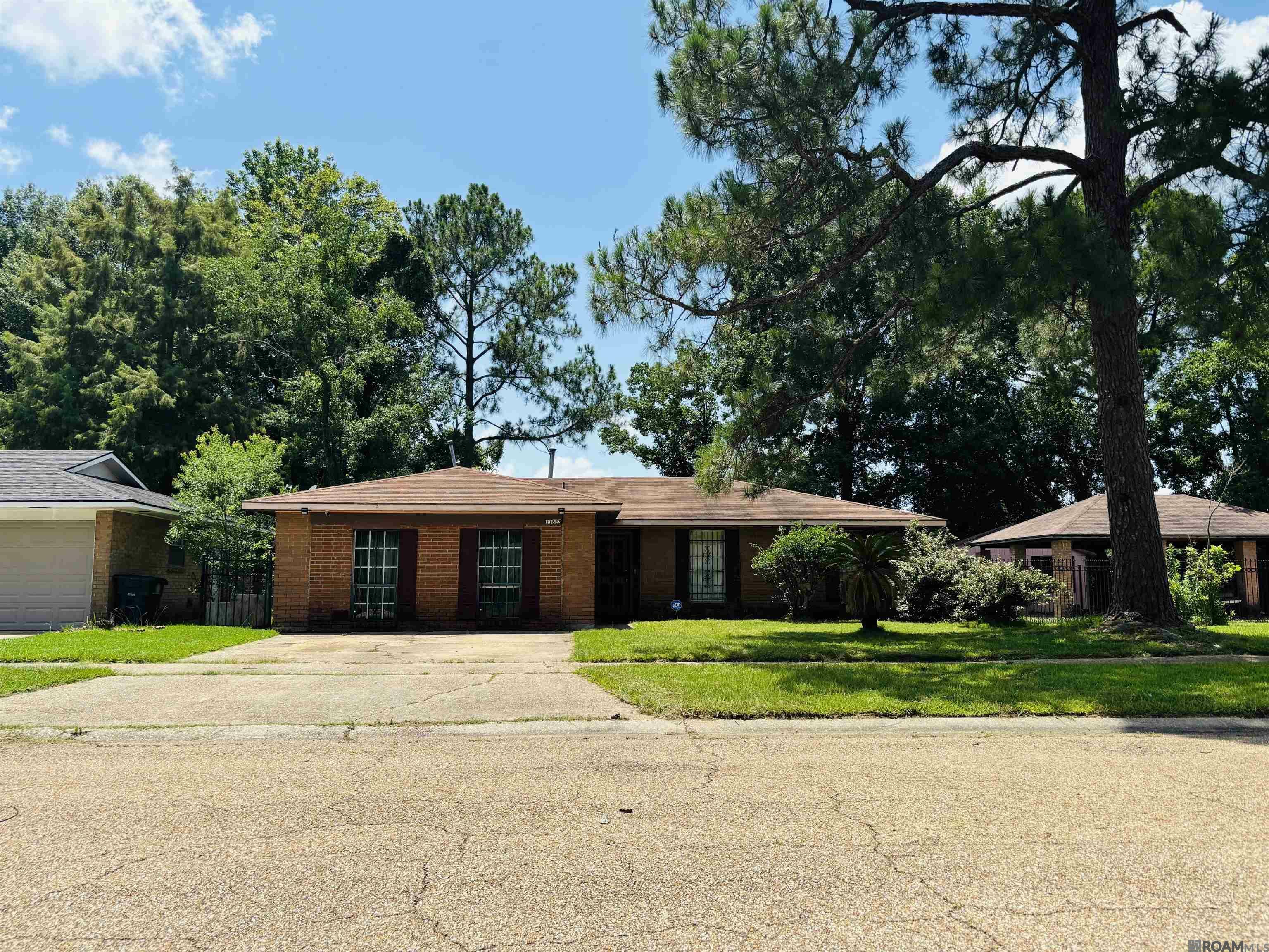 Property Photo: 11823 Kingston Dr LA 70807