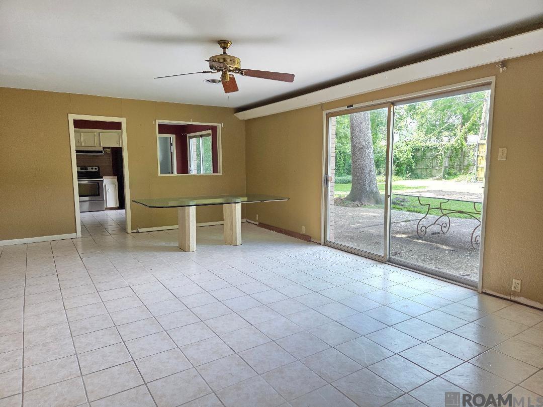 Property Photo: 11775 Parkwood Dr LA 70815
