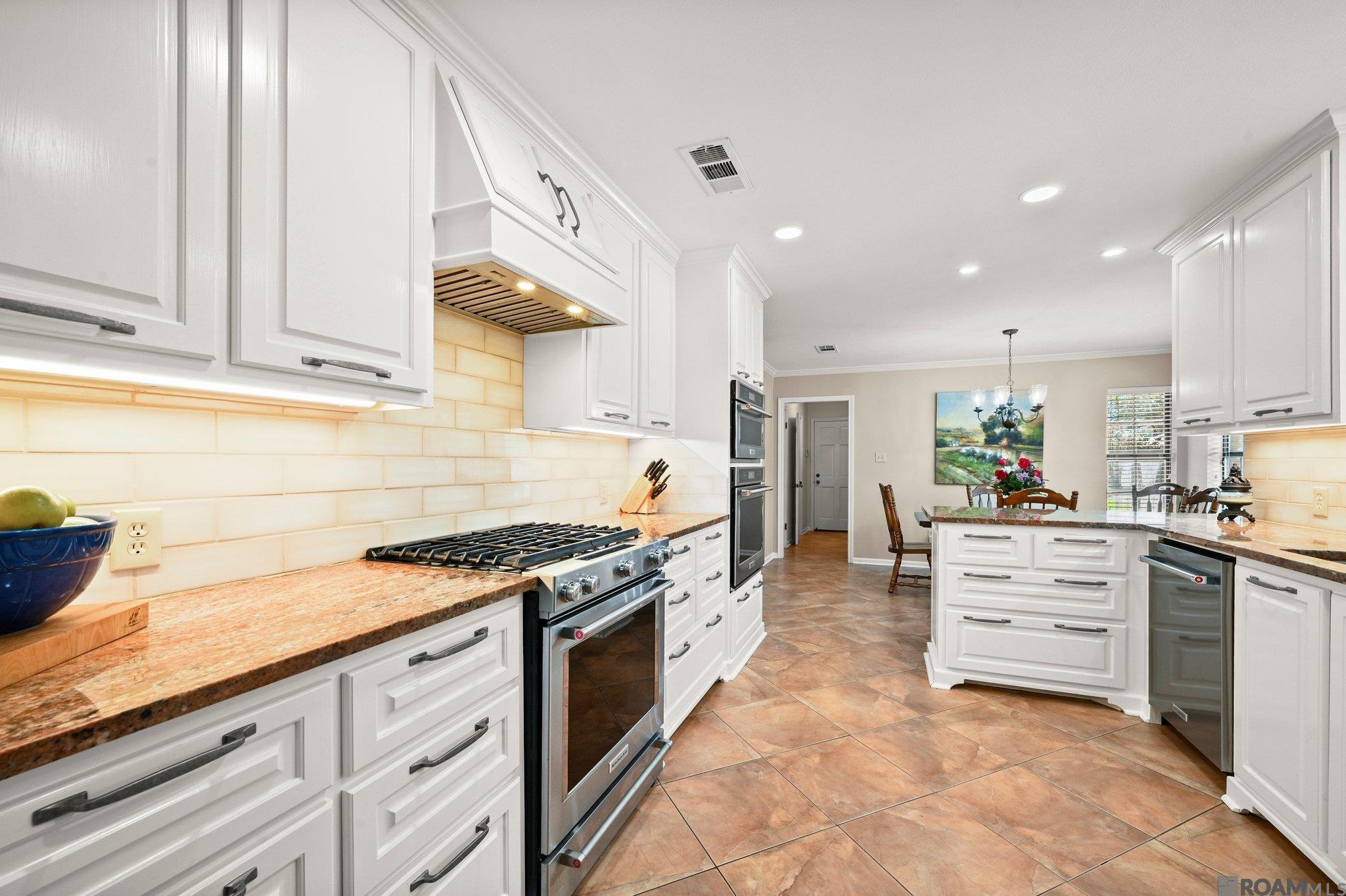 Property Photo: 12114 Oakshire Ave LA 70810