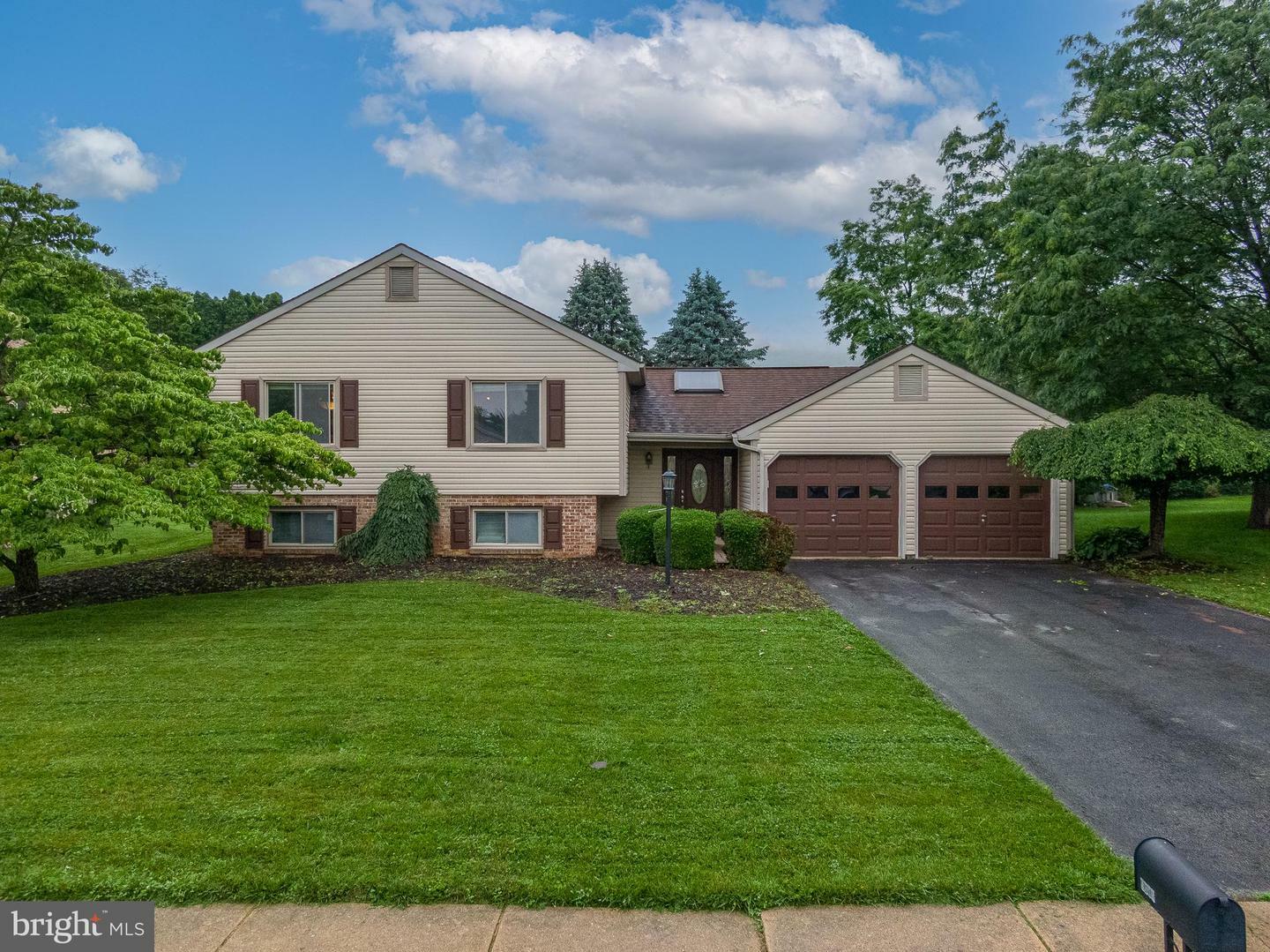 Property Photo: 4903 Farming Ridge Boulevard PA 19606