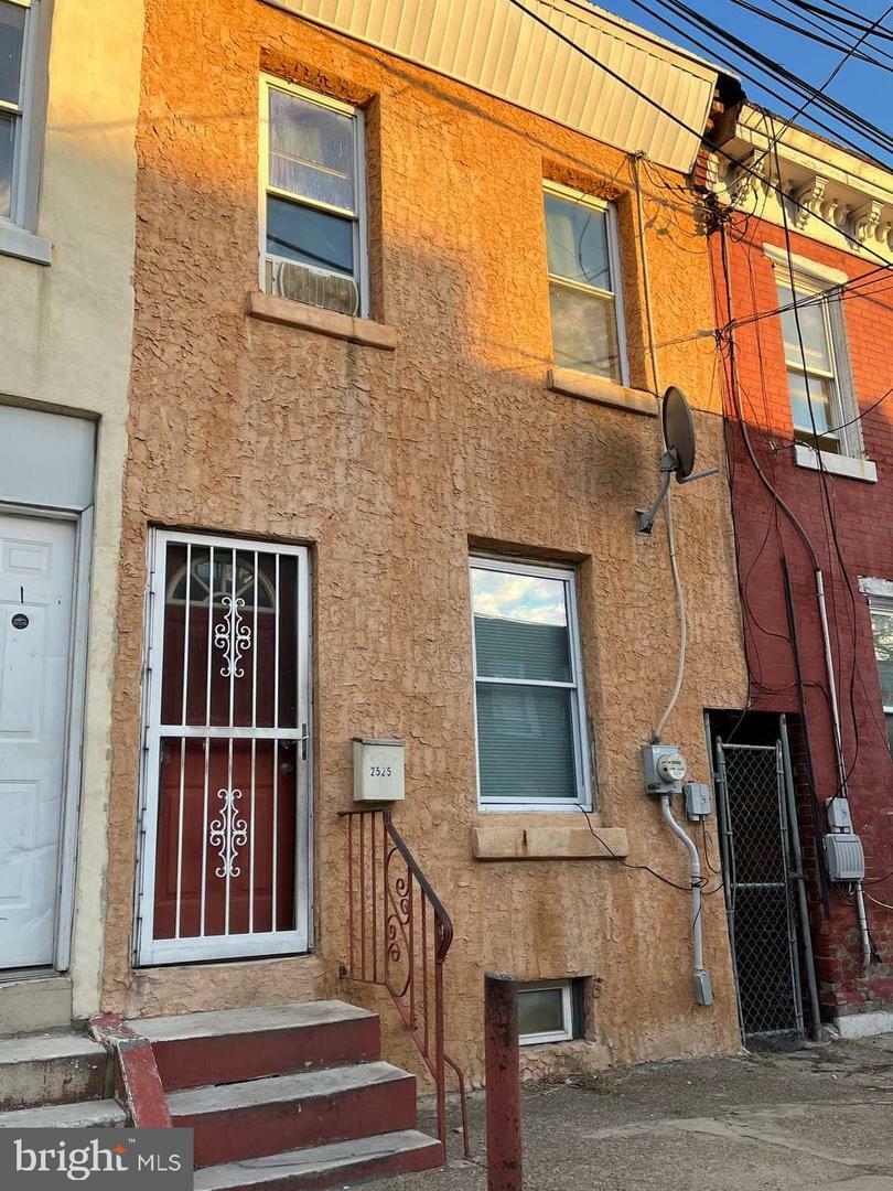 2525 N Lee Street  Philadelphia PA 19125 photo