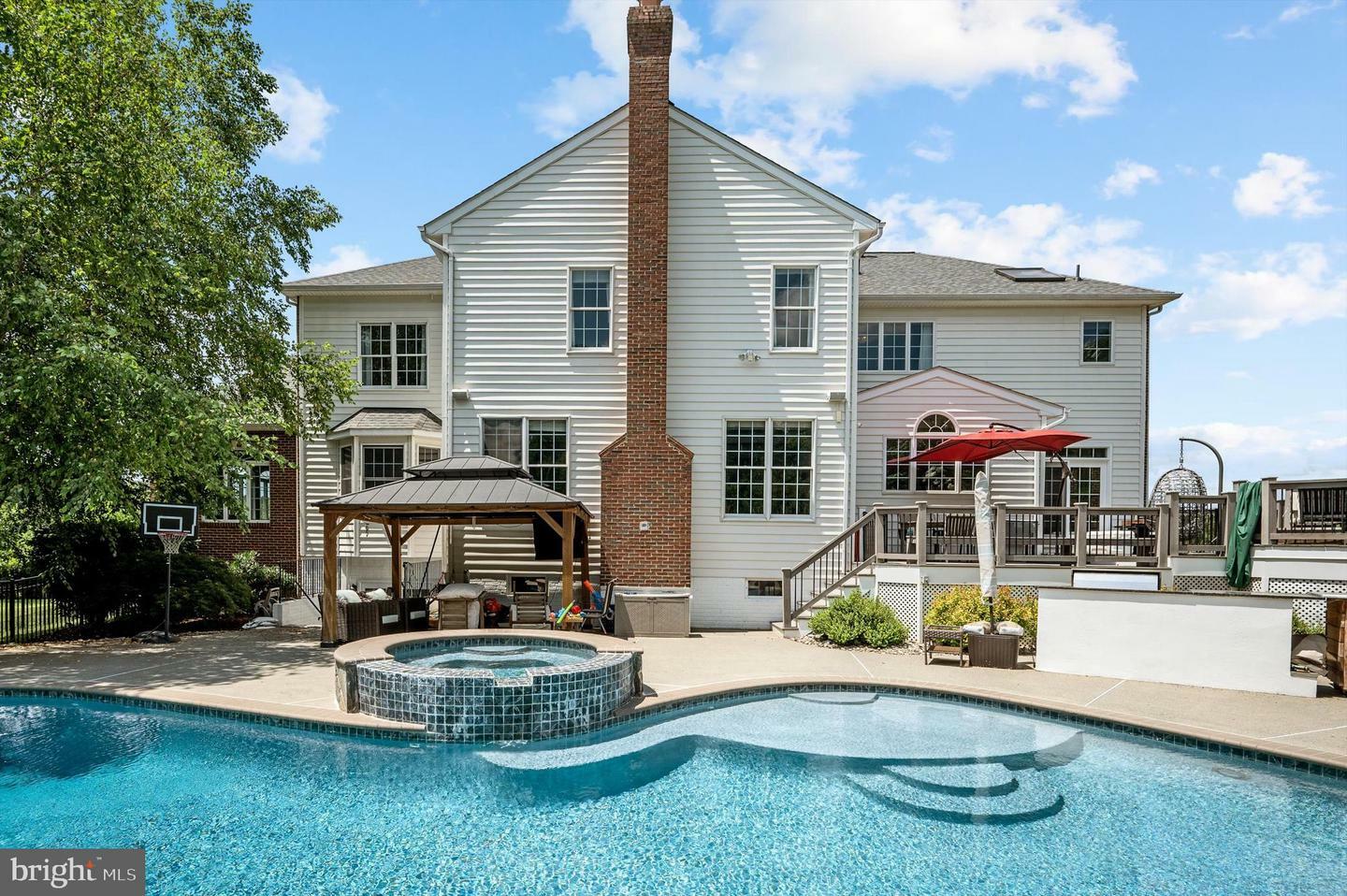 Property Photo: 18132 Shenstone Run Court VA 20175