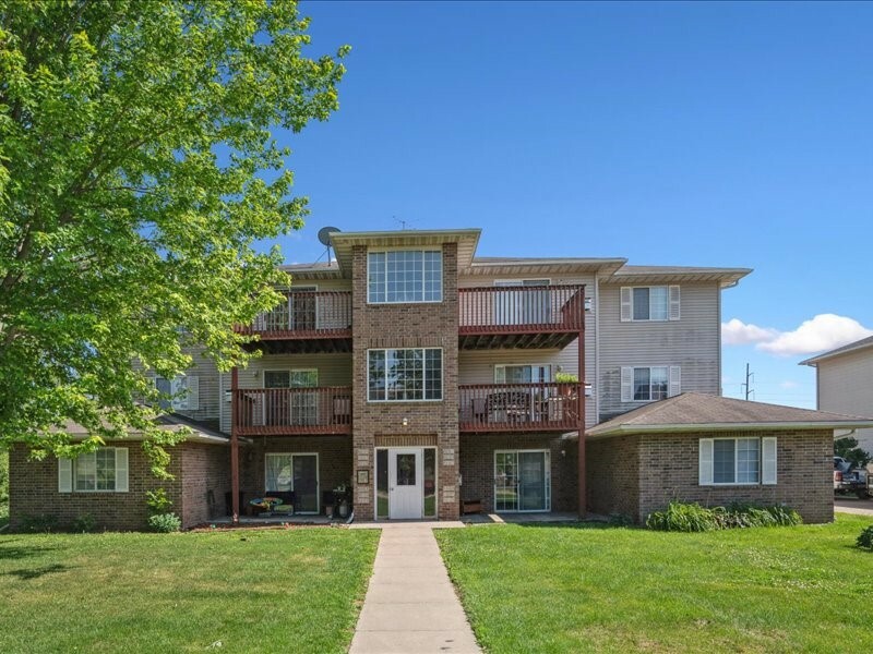 651 Kimberlite St  Tiffin IA 52340 photo