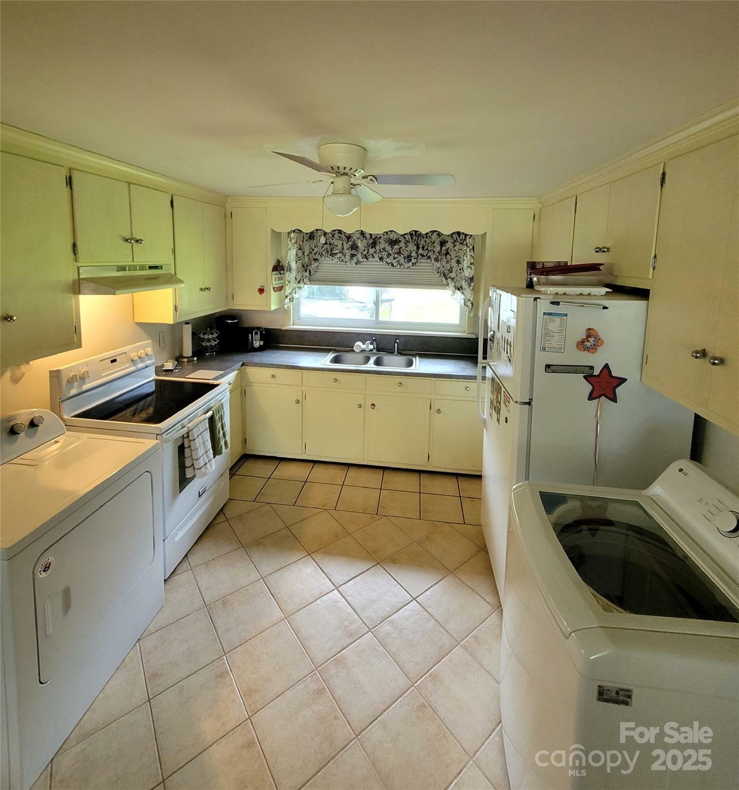 Property Photo: 1512 Thompson Avenue NC 28216