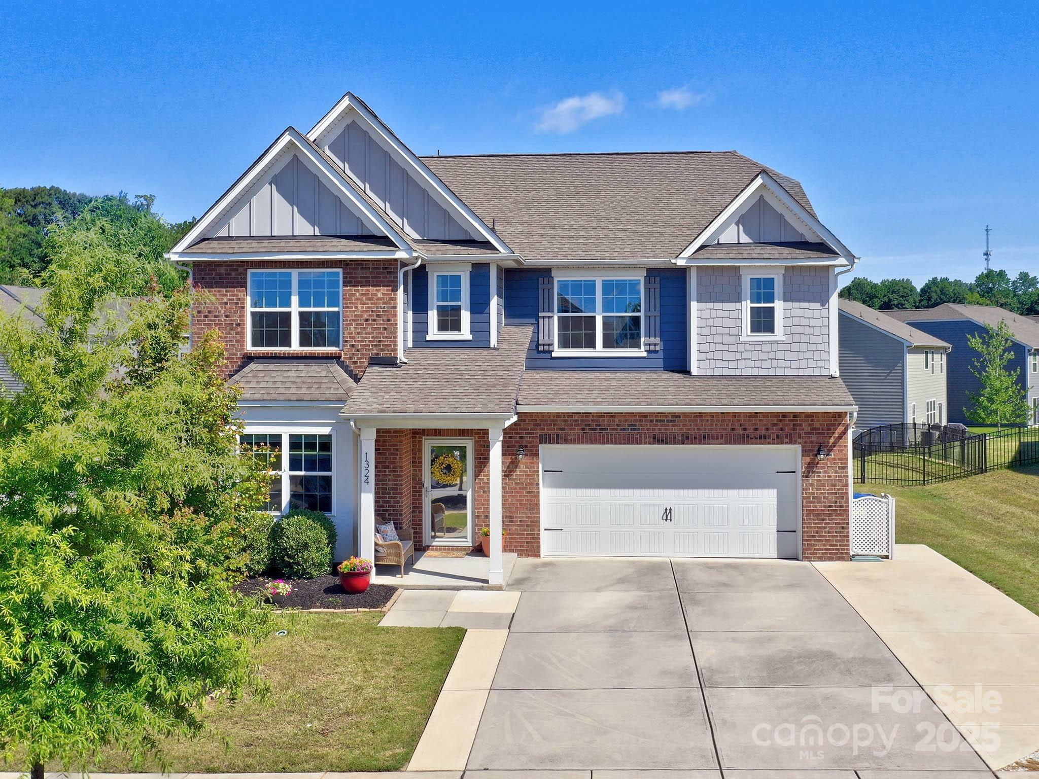 Property Photo: 1324 Mona Vale Drive NC 28078