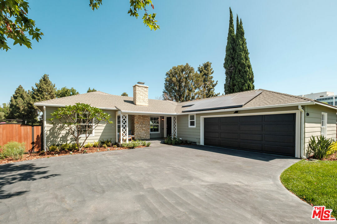 Property Photo:  249 E San Antonio Dr  CA 90807 