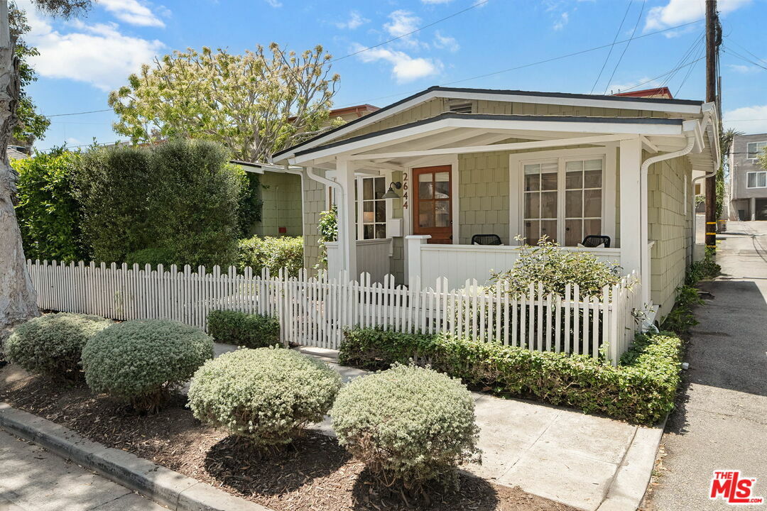 Property Photo:  2644 5th St  CA 90405 