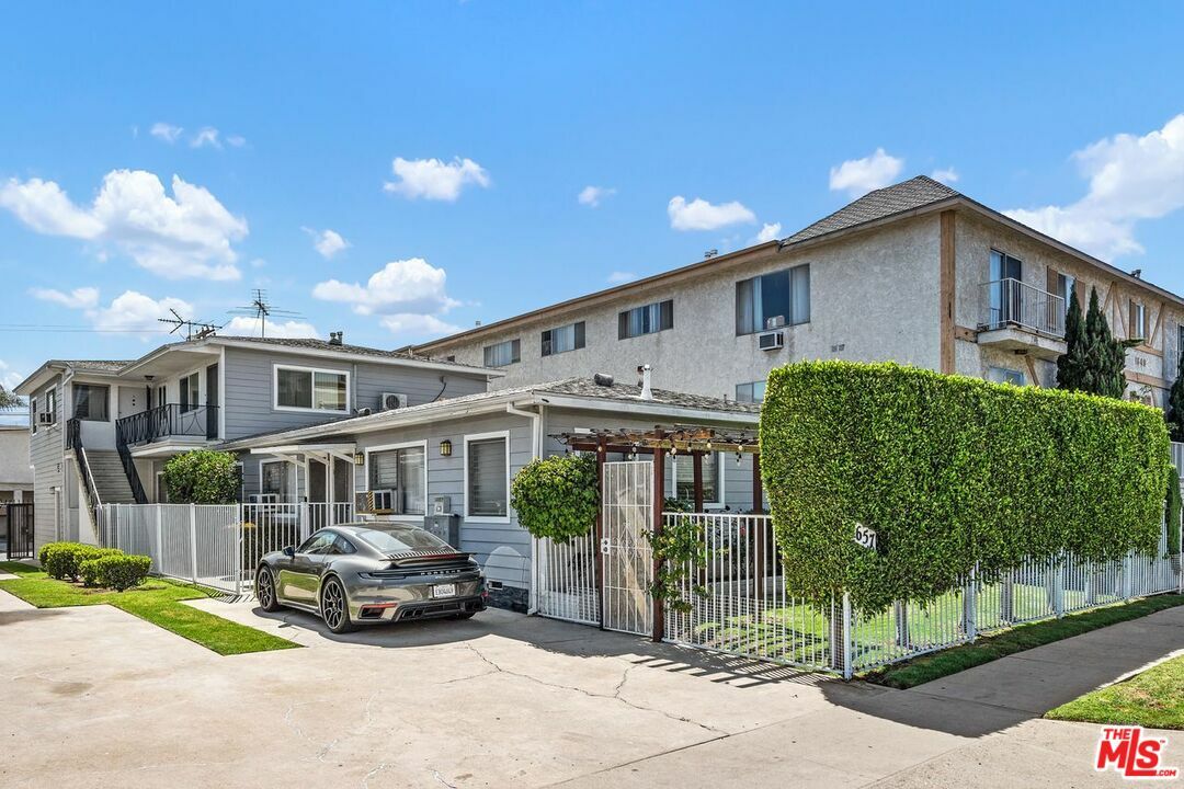 1657 Colby Ave  Los Angeles CA 90025 photo