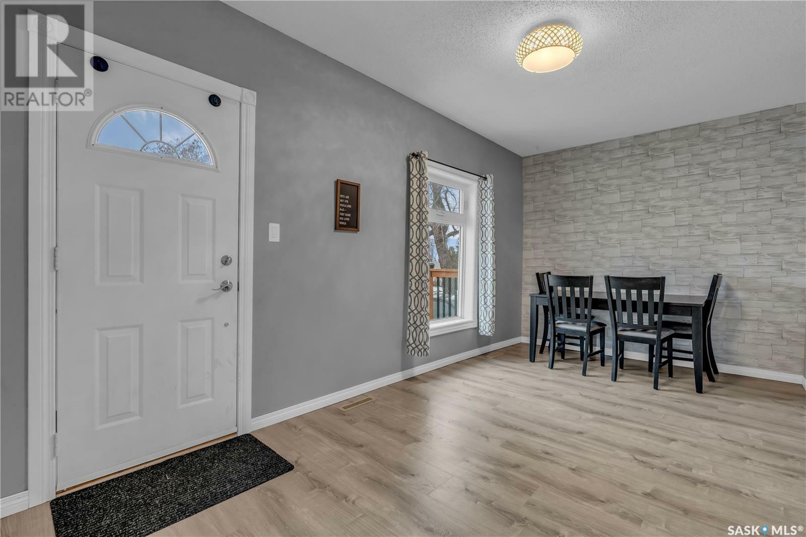 Photo de la propriété: 445 York Street SK S4R 4W7