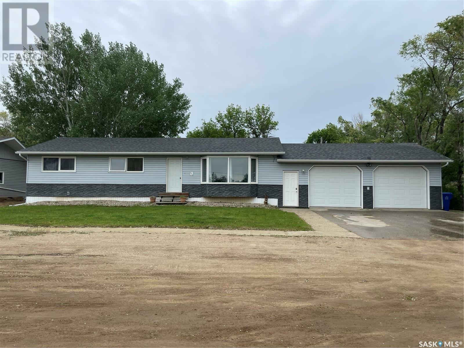 Property Photo: 521 Tiverton Avenue SK S0C 2L0
