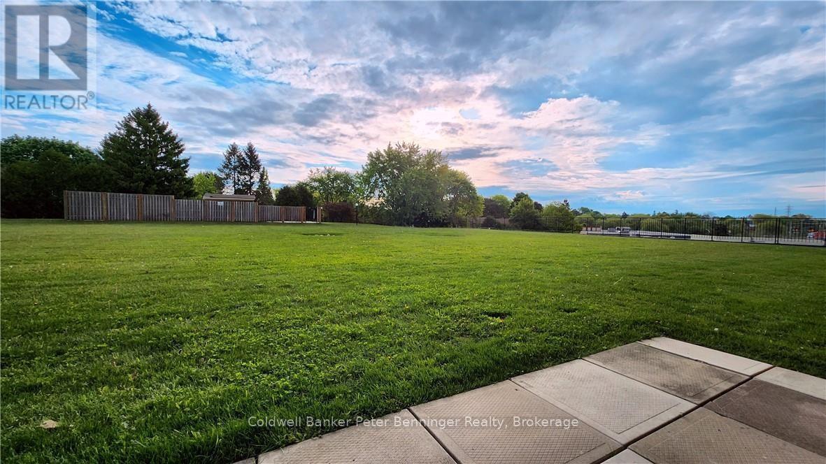 Property Photo: 1100 Courtland Avenue East 211 ON N2C 2H9