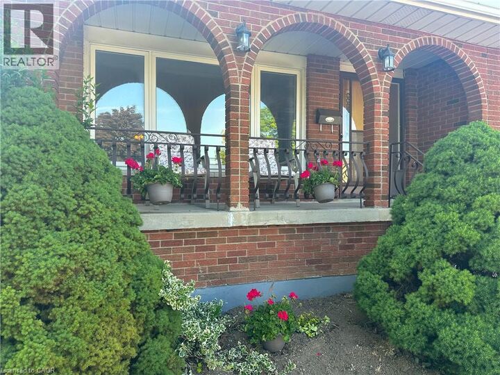 Property Photo: 233 Lawnhurst Court ON L8V 4R4