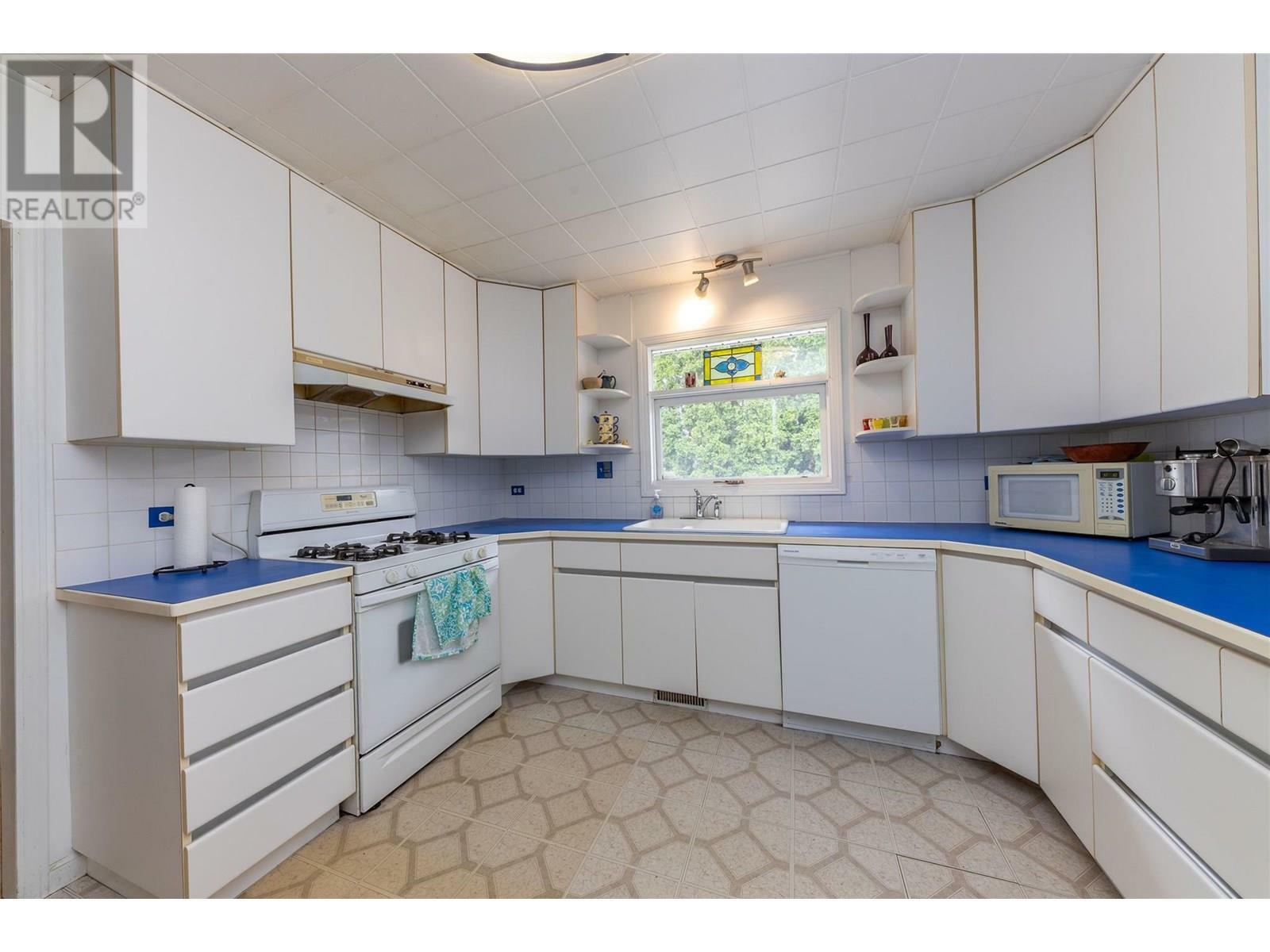 Property Photo: 1445 Pine Crescent BC V2C 2Z2