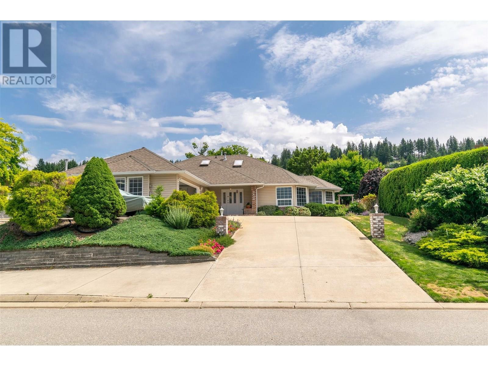 Photo de la propriété: 4640 13 Street Northeast BC V1E 1E3
