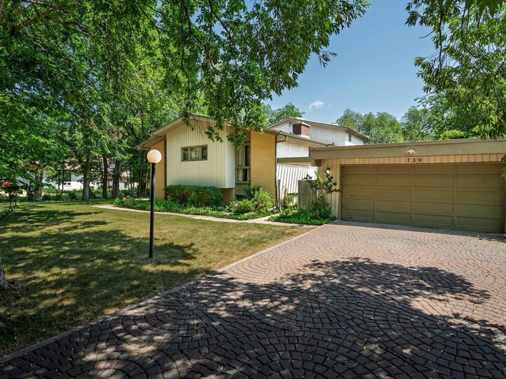 739 Pepperloaf Crescent  Winnipeg MB R3R 1G2 photo