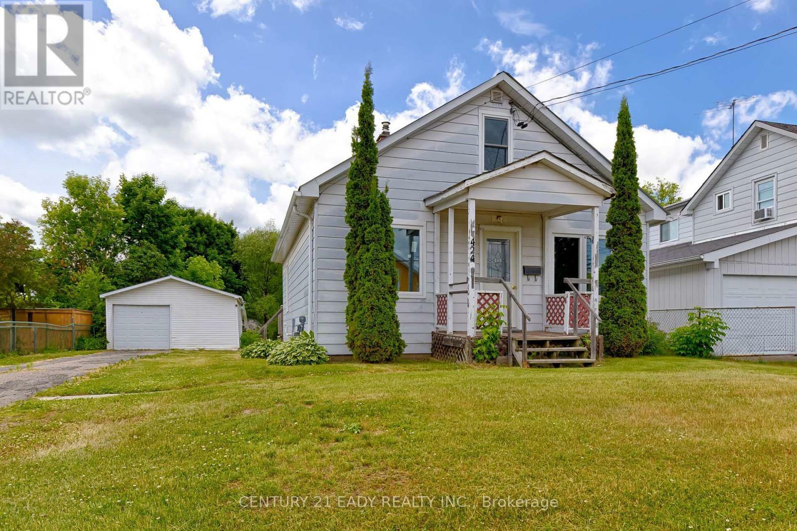 Property Photo: 424 Moore Street ON K7V 1L9