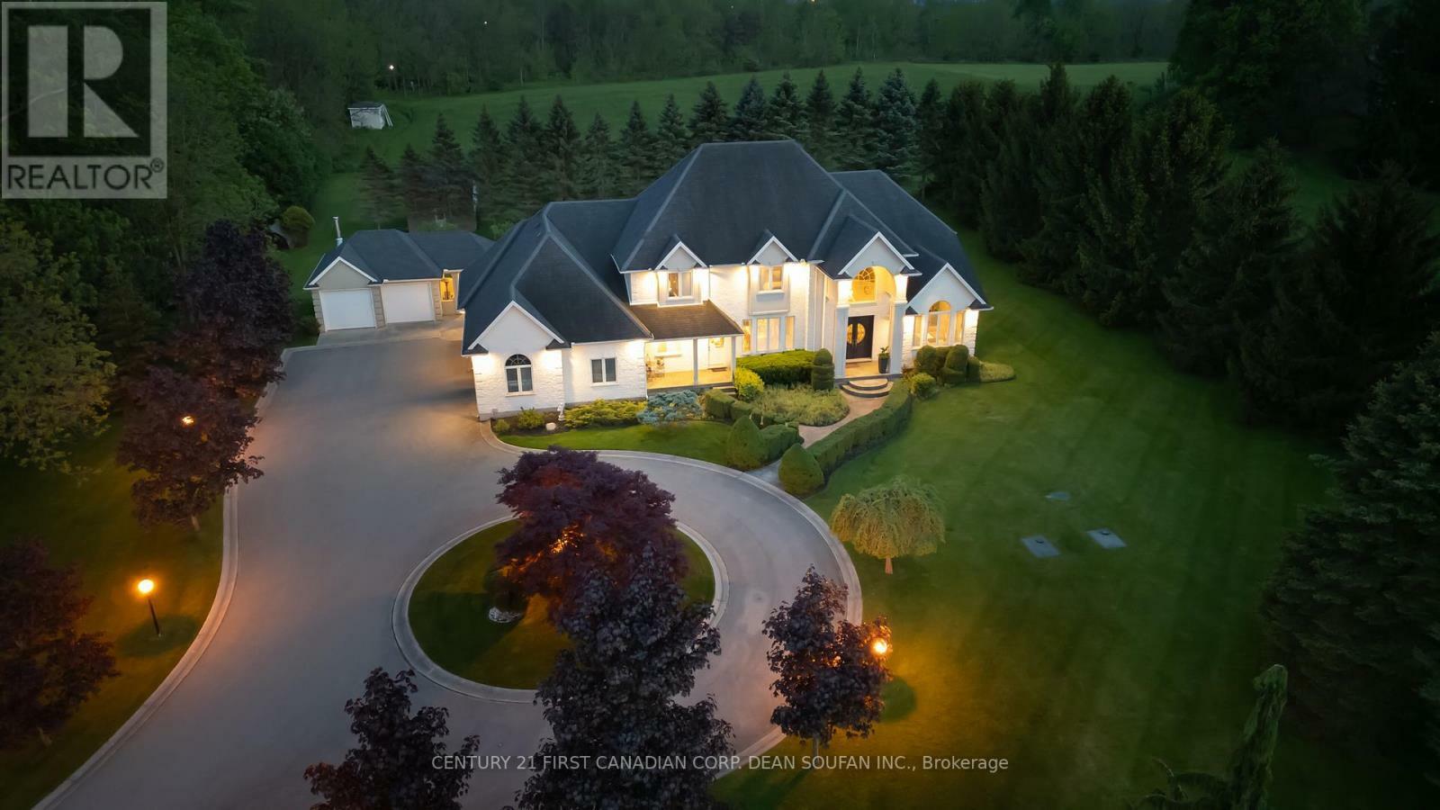 Photo de la propriété:  20735 Denfield Road  ON N6H 5L2 