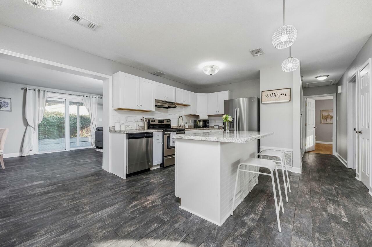 Property Photo: 136 NW Robinwood Drive FL 32548