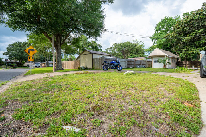 Property Photo:  136 NW Robinwood Drive  FL 32548 