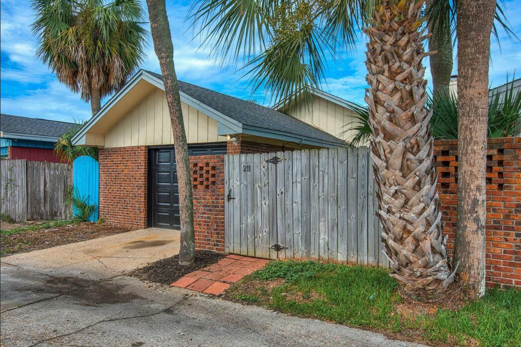 Property Photo:  211 Indian Oaks Drive  FL 32541 