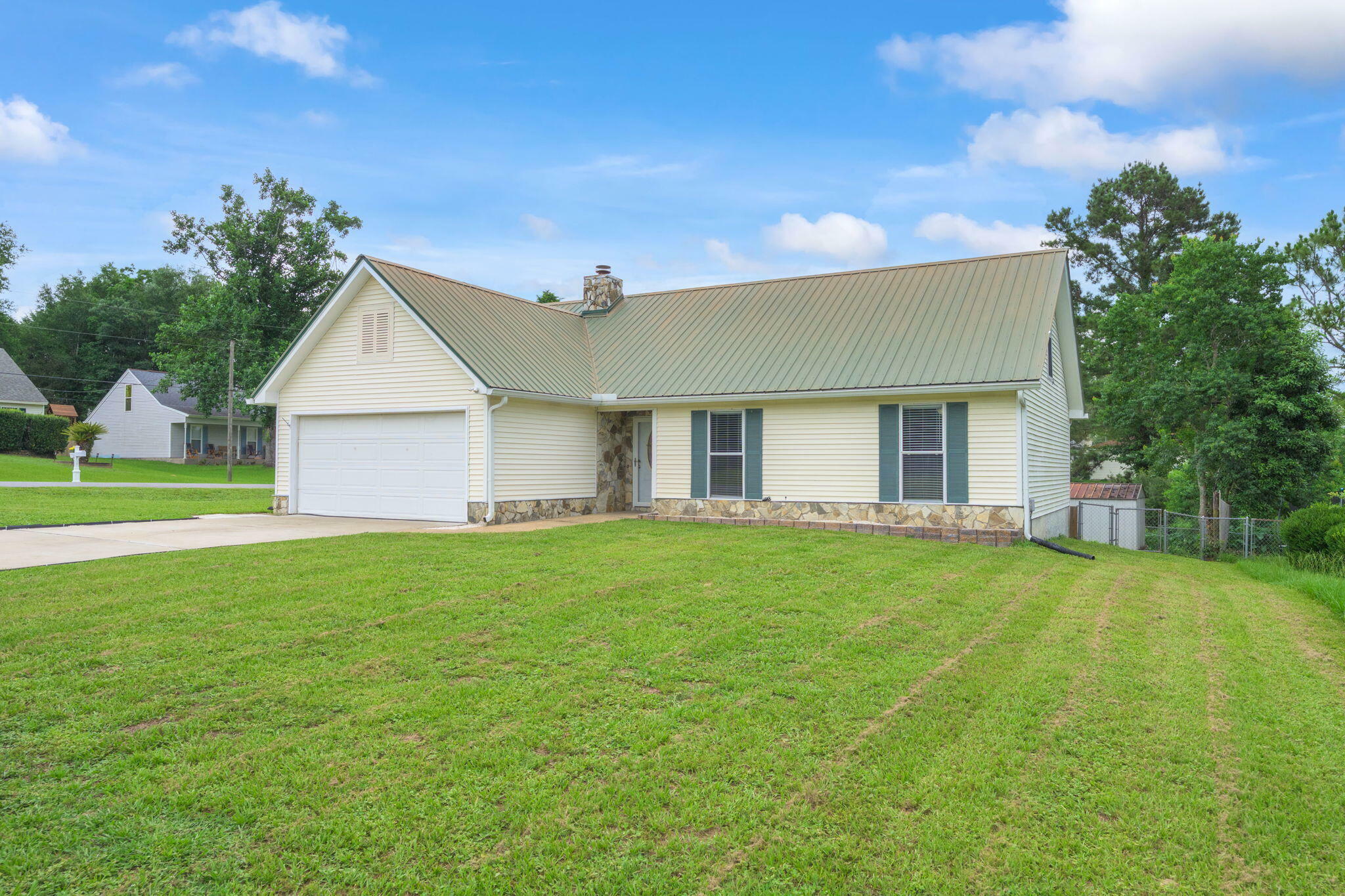 Property Photo: 4821 Summer Creek Cove FL 32539