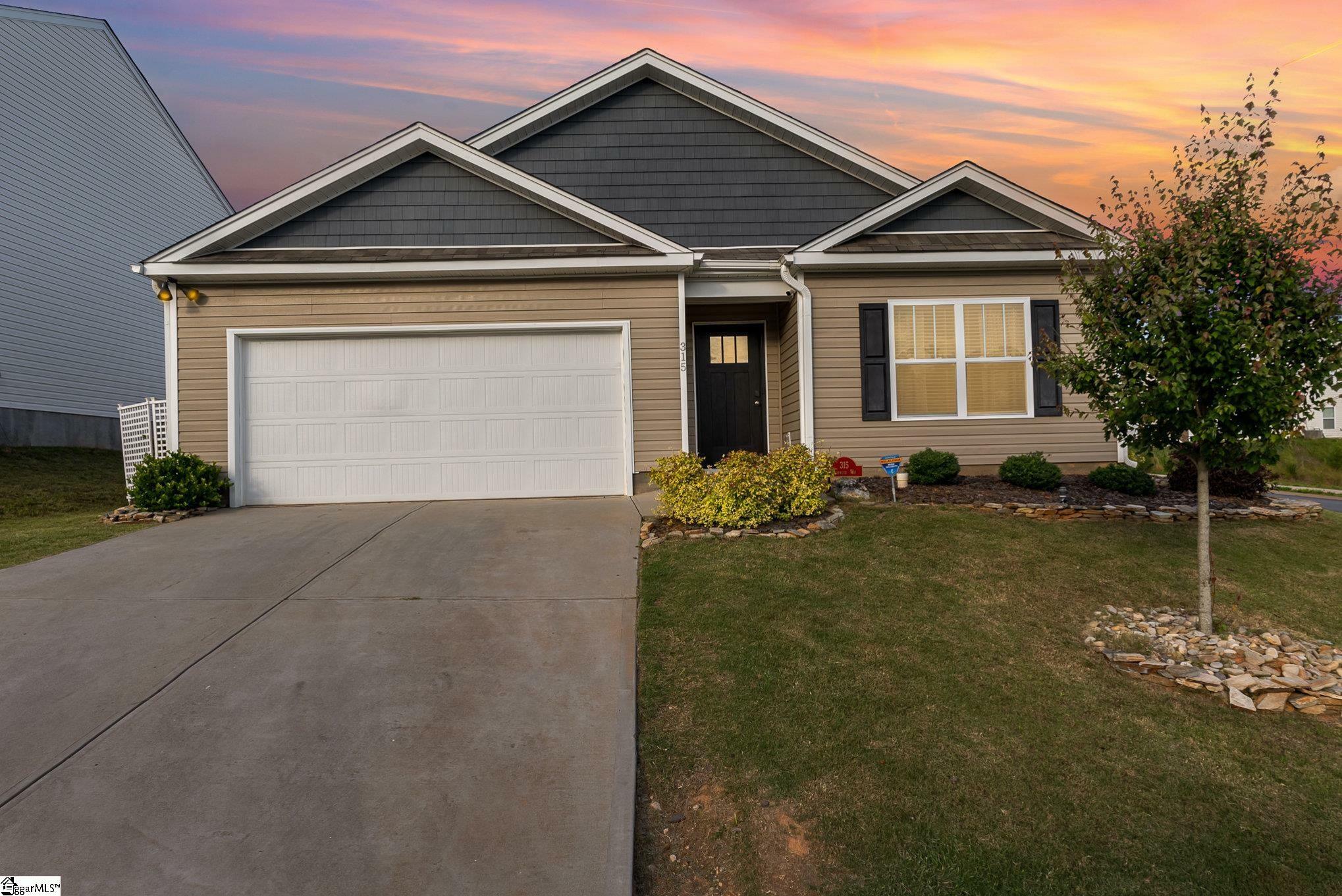 Property Photo: 315 Ashwood Way SC 29640-8003
