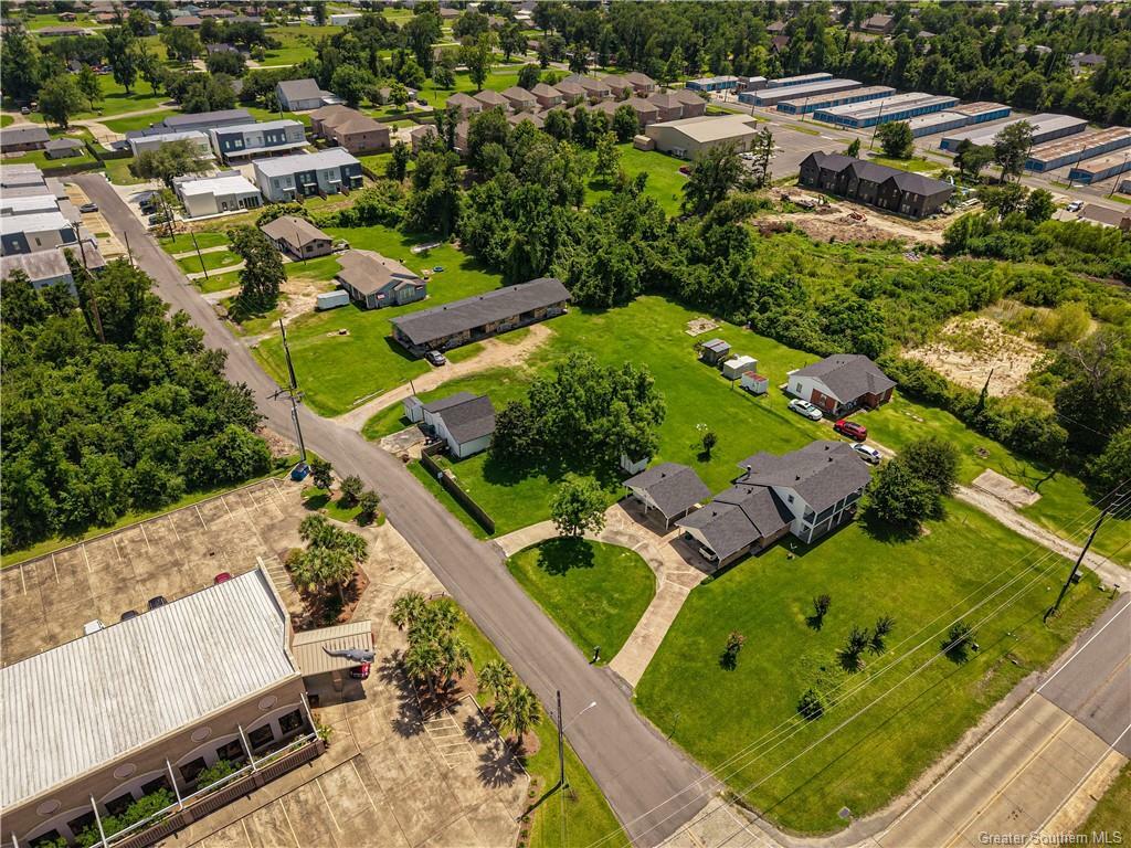 Property Photo: 1905 W Prien Lake Road LA 70605