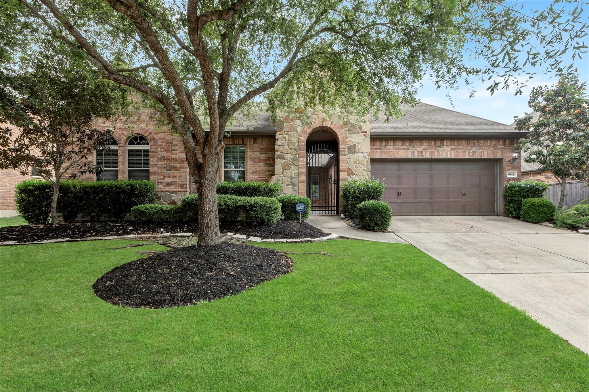 Property Photo:  9911 St Romain Drive  TX 77494 