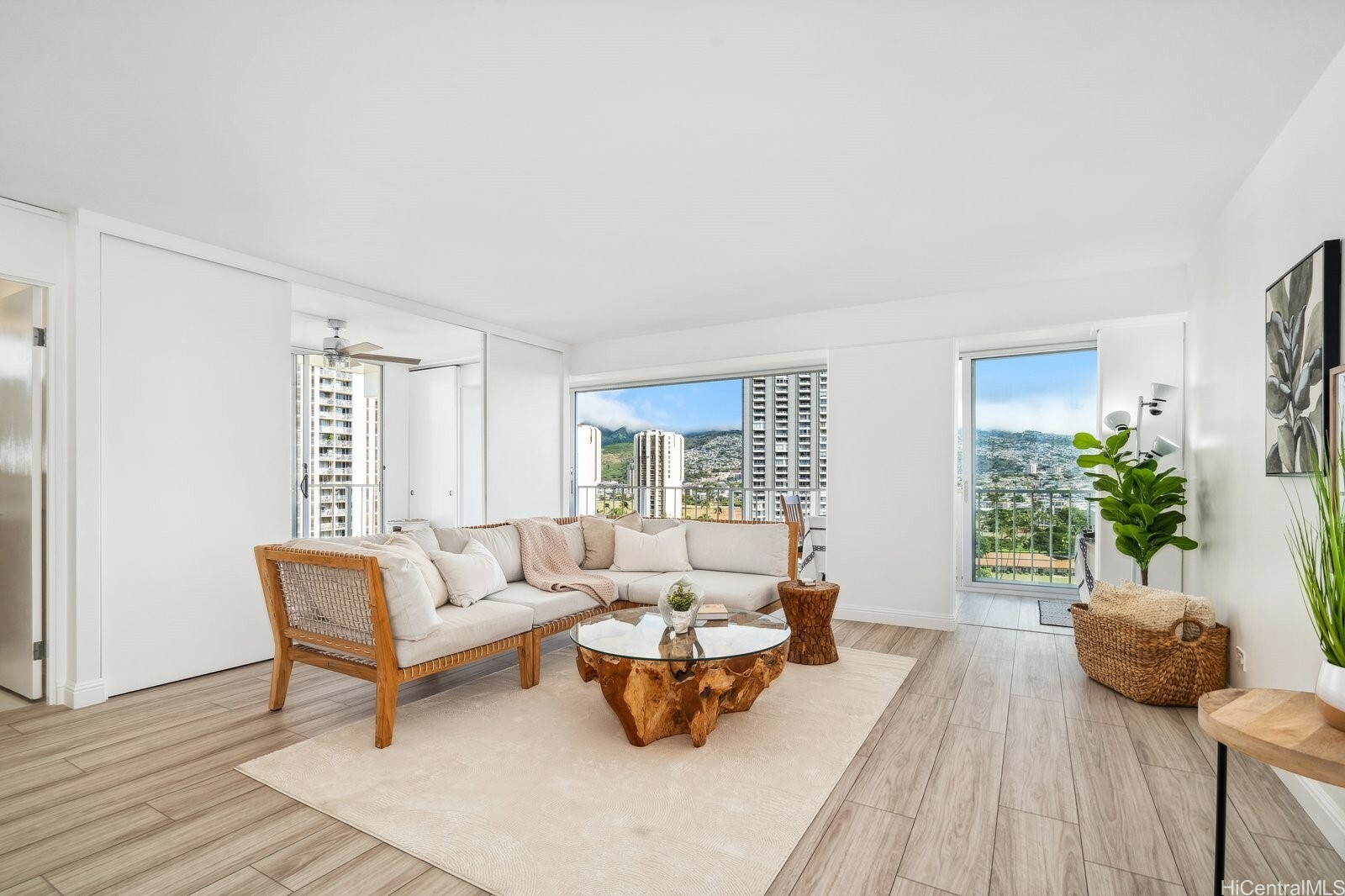 2575 Kuhio Avenue 1702  Honolulu HI 96815 photo