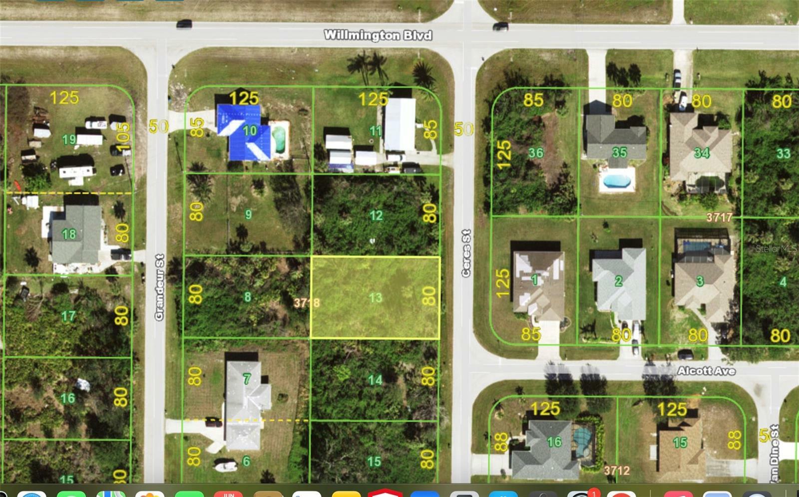 Property Photo: 6142 Spinnaker Boulevard FL 34224