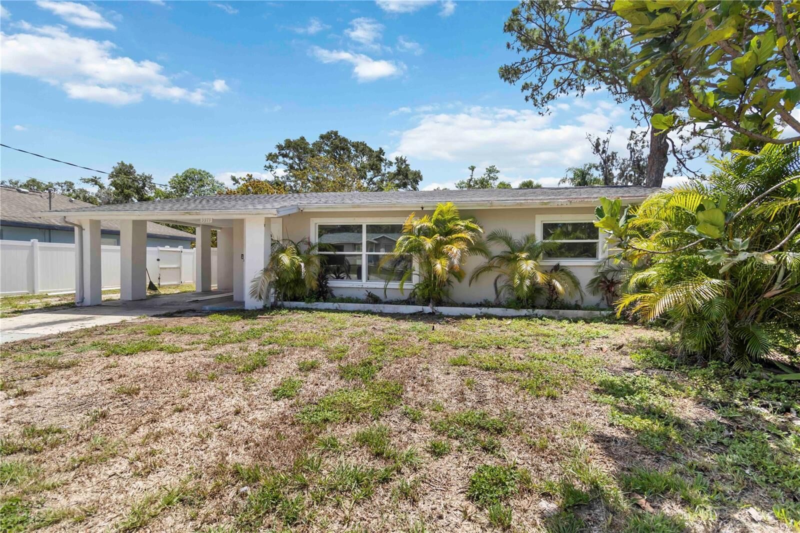 Property Photo: 5319 24th Street W FL 34207