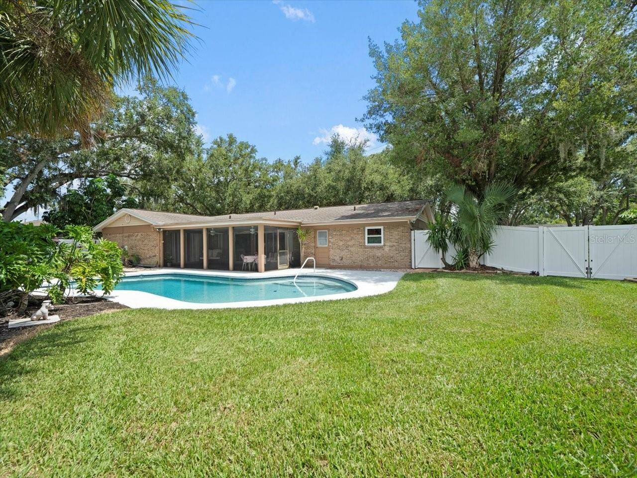 Property Photo: 3325 Schefflera Road FL 33618