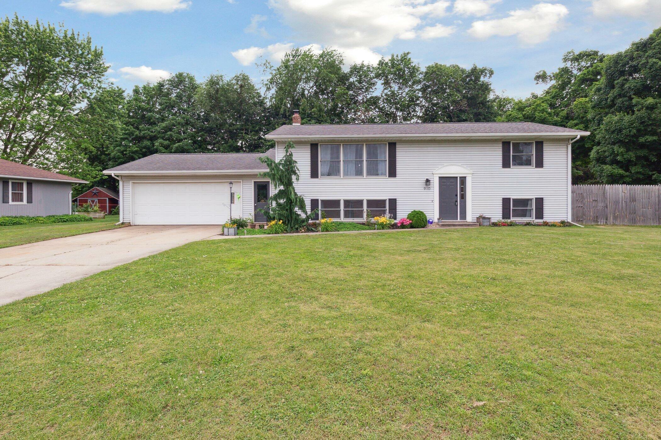 Property Photo: 910 Vicker Street MI 49097
