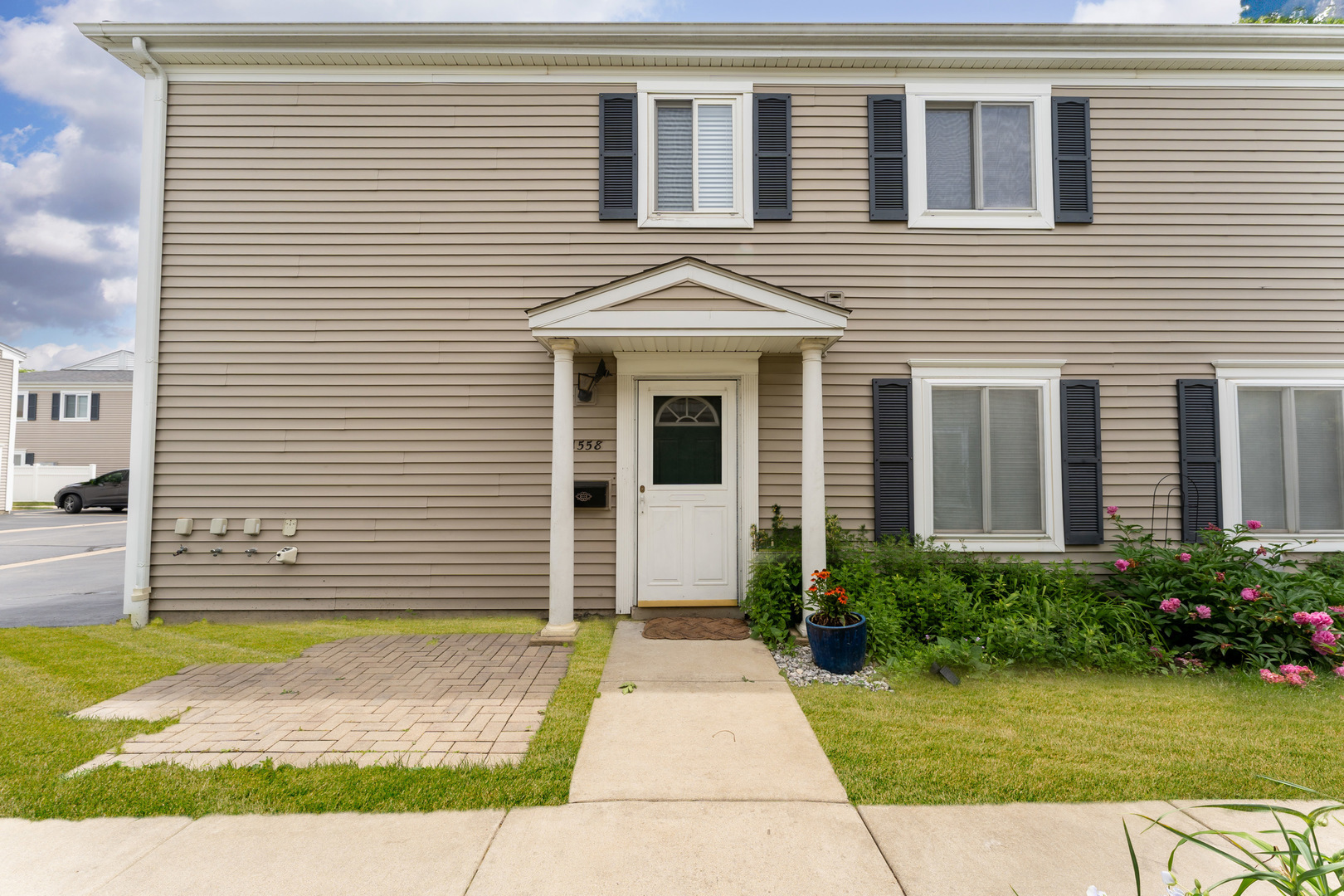Property Photo: 1558 Quaker Lane 174D IL 60070