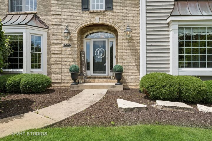 Property Photo: 5609 Farmbrook Lane IL 60014