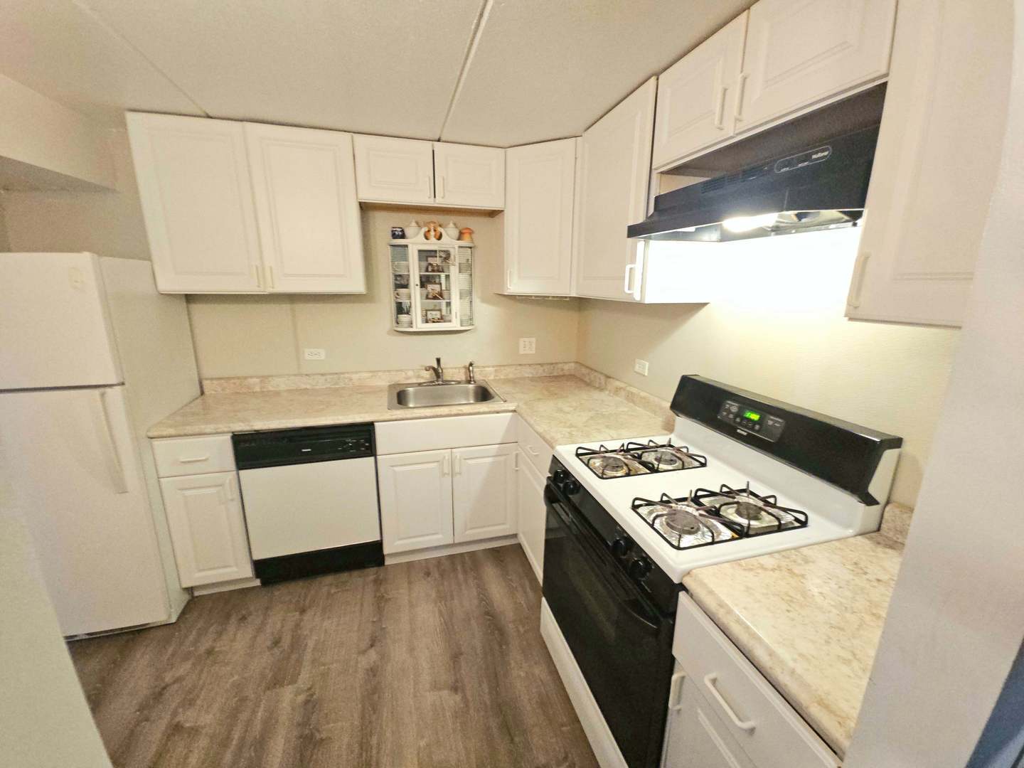Property Photo: 855 Village Quarter Road C IL 60118