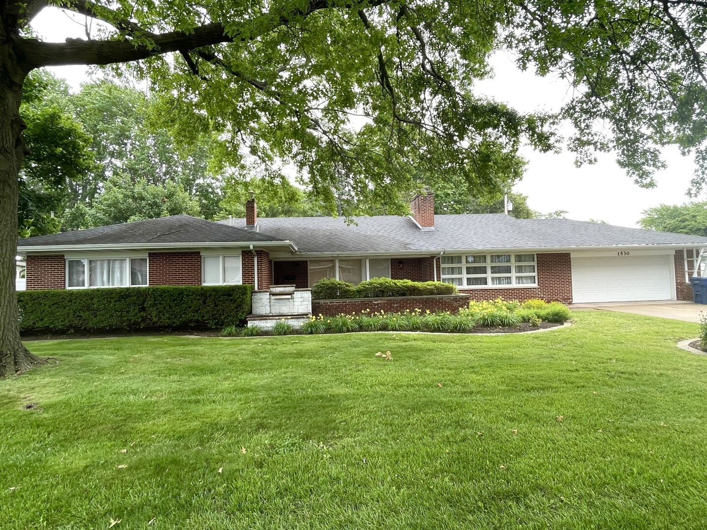 Property Photo: 1530 Linden Avenue IL 61301