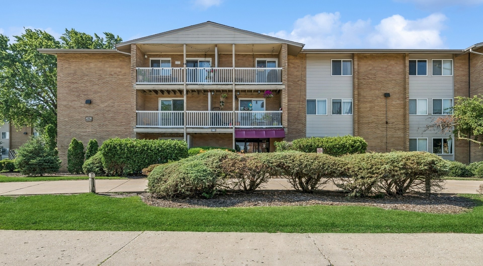 910 Beau Drive 211  Des Plaines IL 60016 photo