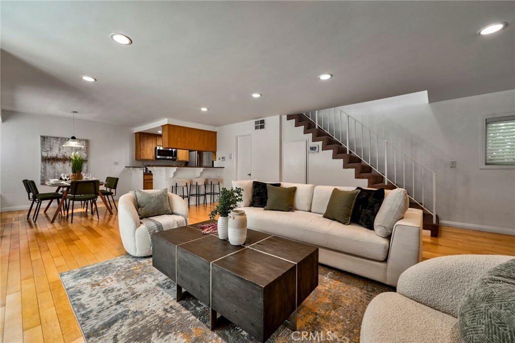 Property Photo: 11100 Acama Street 16 CA 91602