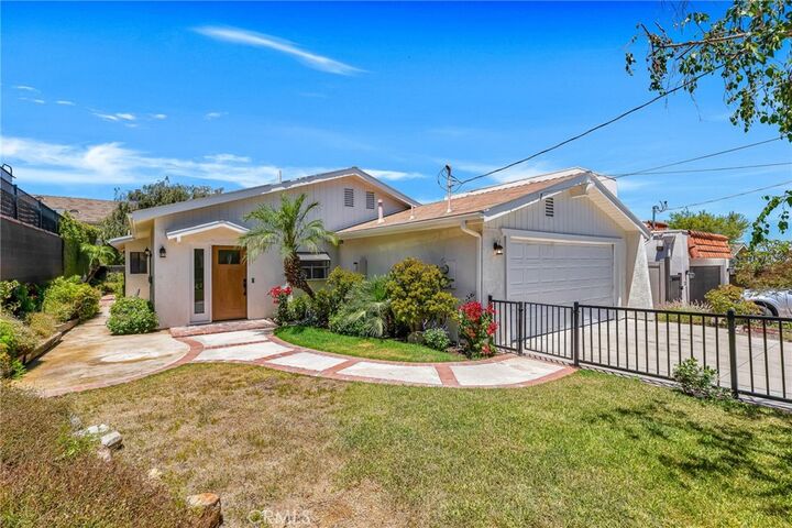 Property Photo:  221 Acacia Lane  CA 91320 