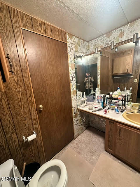 Property Photo: 16 Robertson Way CA 91320