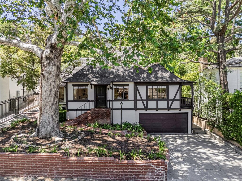 Property Photo: 3975 Van Noord Avenue CA 91604