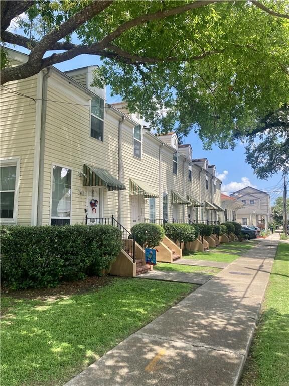 Property Photo:  704 General Pershing Street 704  LA 70115 