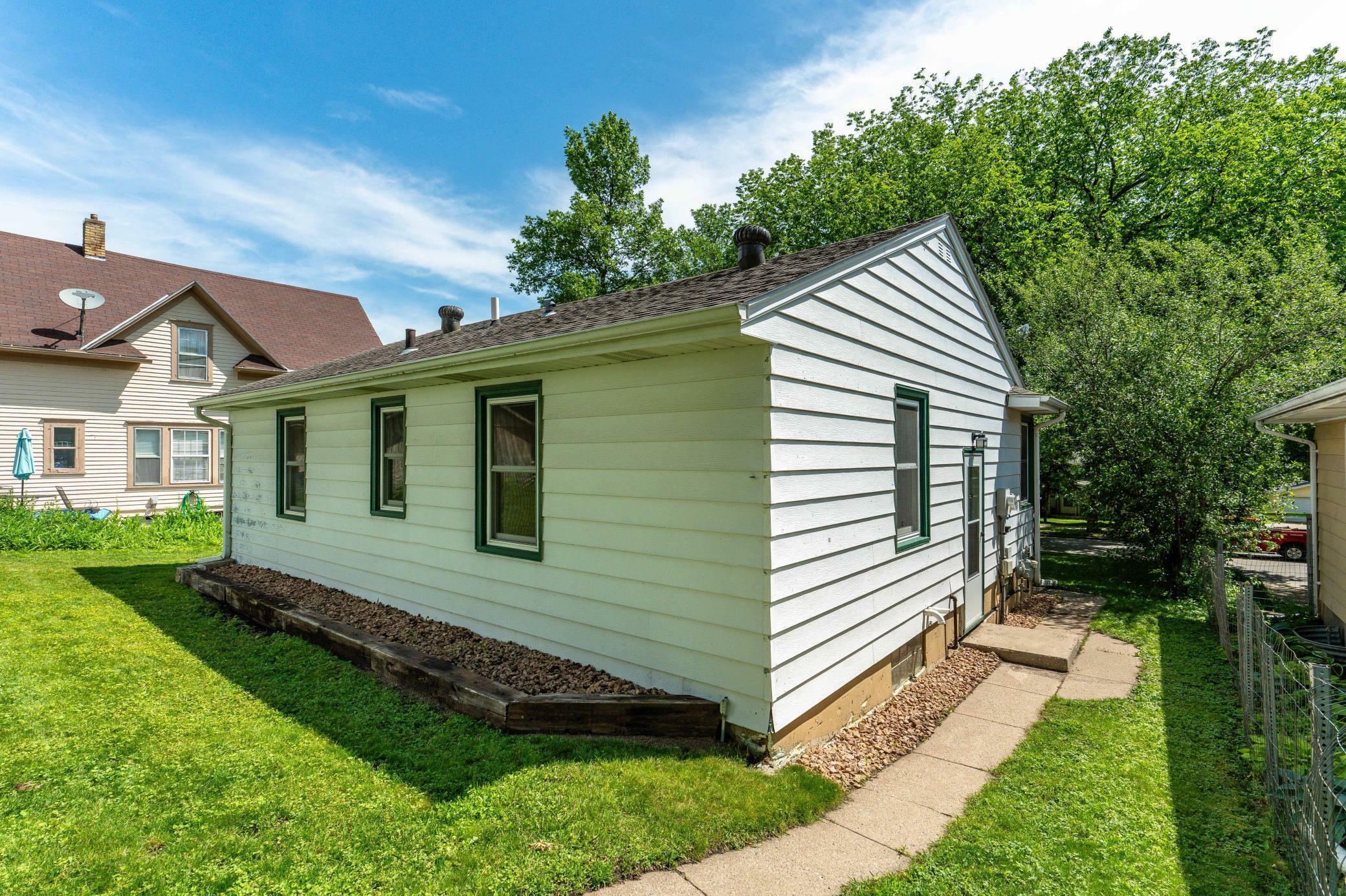 Property Photo:  929 N Union Avenue  MN 56537 