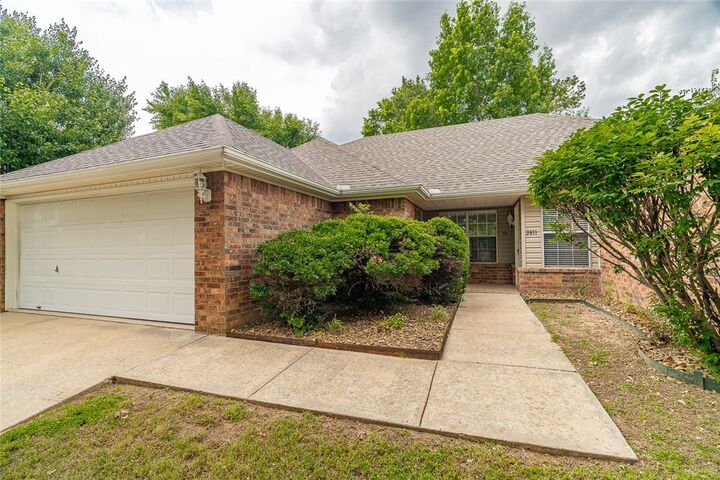 Property Photo: 2811 Essex Place AR 72762