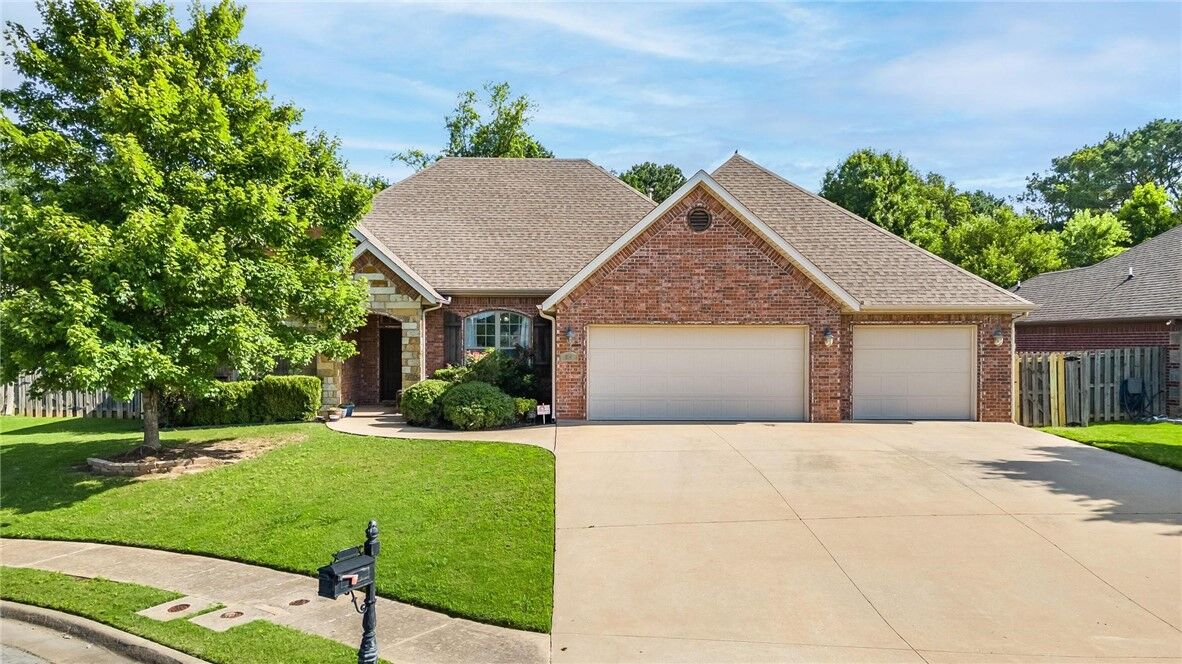 Property Photo:  216 Windsor Avenue  AR 72745 