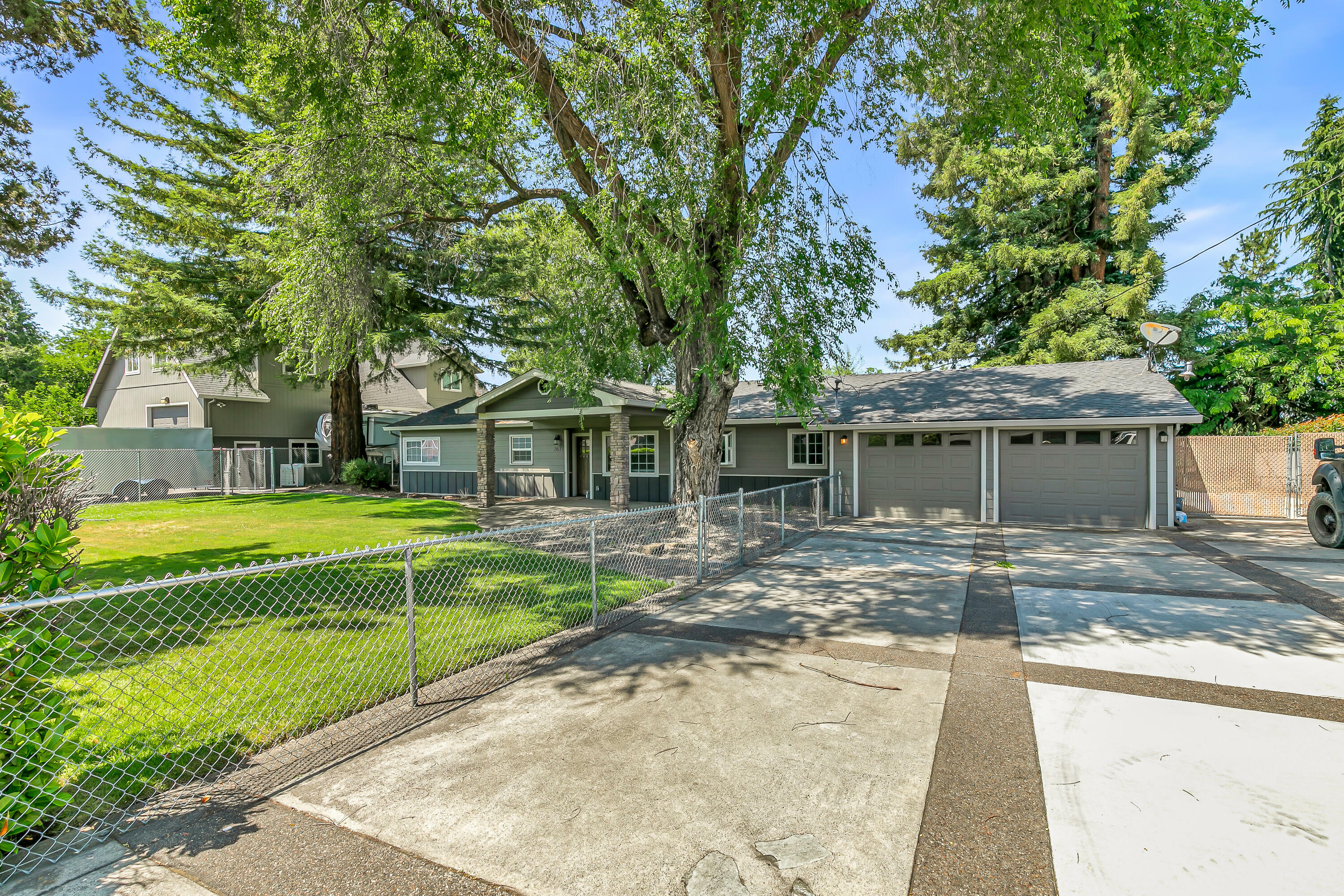 2631 Delta Waters Road  Medford OR 97504 photo
